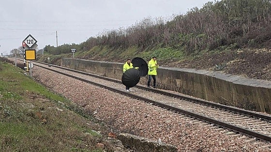 Resolved: suspension of Malaga-Seville regional train service due to possible wall collapse