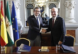 Jorge Paradela and Francisco de la Torre, after signing the agreement.