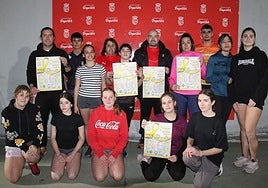 The sports councillor (c) and members of the athletics club during the presentation of the walk.