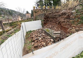 Part of the wall that has collapsed due to the rains in the area between the Partal Bajo and the Generalife, in the Alhambra.