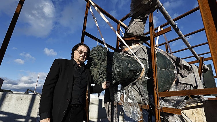 Malaga's controversial statues to be installed in the port in February