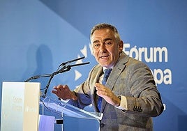 Miguel Barrachina speaking on behalf of the Valencian regional government.