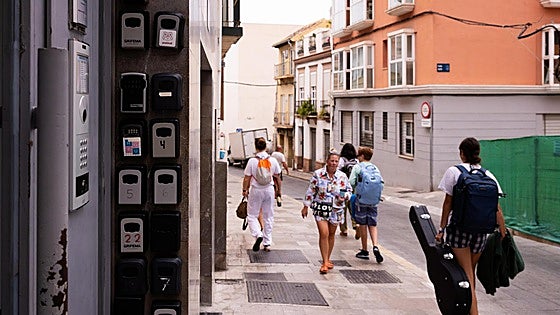 EU warns Spain over banned double tourist rental registry: May 2026 deadline set