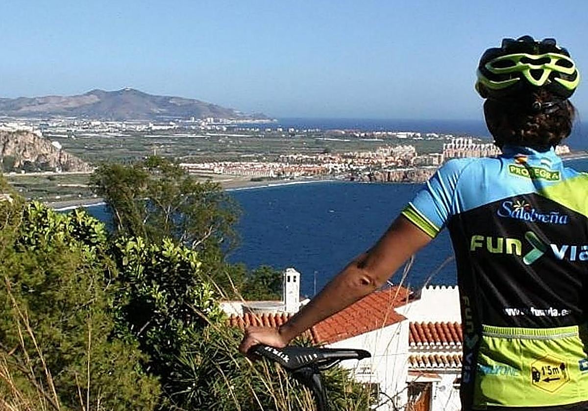 Salobreña creates a circular cycling route through the valley to reinforce its tourist and sporting offer.