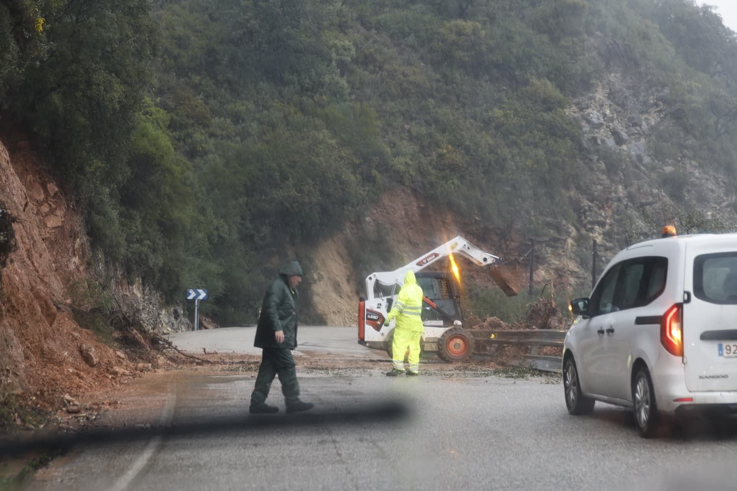 Images taken in Benaoján and Jimera de Líbar on Wednesday morning.