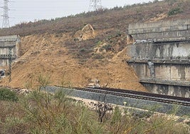 Landslide on the high-speed rail line as it passes through Álora.