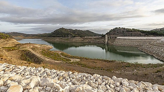 Malaga's Guadalhorce reservoirs, full for the first time in 13 years: stunning before and after pictures