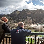 Neighbours look at the ruined farmhouses in Quéntar.