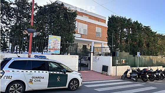 Malaga mental health: student threatens to jump off school wall