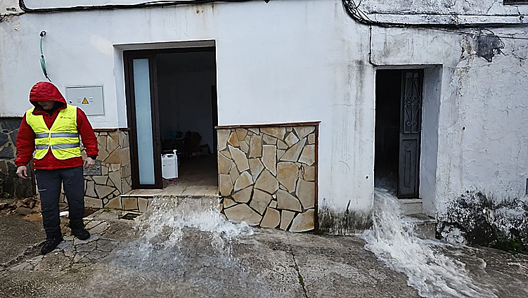 How to access flood aid in Andalucía: Cajamar, Unicaja and CaixaBank launch emergency funding