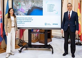 Councillor for sustainability Penélope Gómez and Emasa manager Juan José Denis presenting the flood control project in Malaga.
