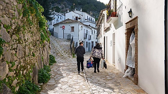 Risk subsides as century-old, untested Montejaque dam works like clockwork