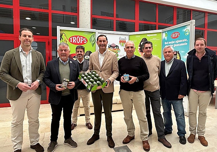 Axarquía town halls strengthen ties with tropical fruit giant to promote tourism