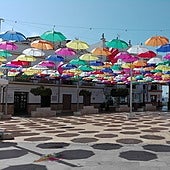 Torrox’s iconic umbrellas to return to Plaza de la Constitución