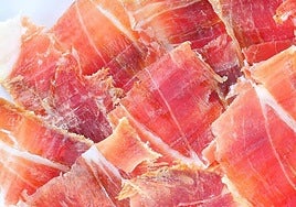 Slices of jamón.