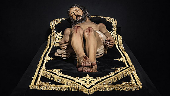 Historic restoration of the 'Recumbent Christ' in Sierra de Yeguas recovers original 1941 polychromy