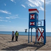 The mayor of Beaches, Diego López, observes one of the turrets.