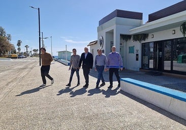 Representatives from the town hall on Saobreña's promenade.