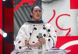 Actress Rossy de Palma with her award.