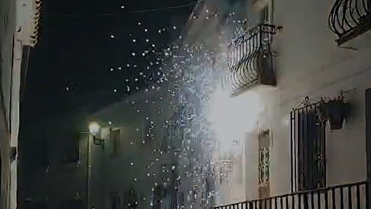 Mijas fire: police rescue elderly couple after electrical switchboard explosion