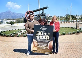 Mayor of Marbella, Ángeles Muñoz, and the Councillor for Youth, Alejandro González, pose with the poster of the event.