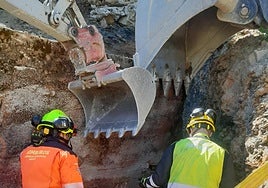 Malaga mountain villages mourn death of one of two workers trapped by construction site collapse