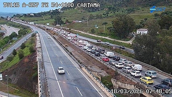 Malaga traffic: three-vehicle collision on A-357 road disrupts rush hour