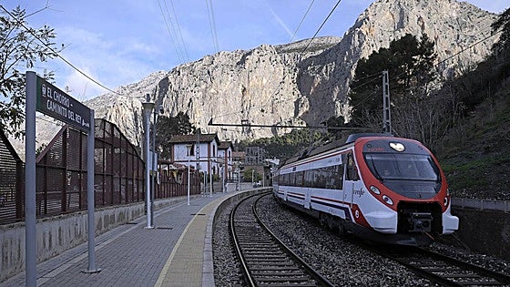Malaga–Madrid rail crisis: opposition proposes using Cercanías short-distance line to replace bus transfers