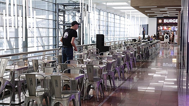 Malaga train station shopkeepers suffer big losses amid AVE rail suspension