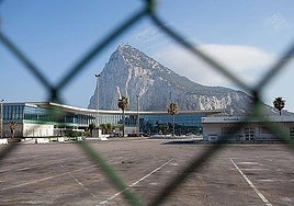 Image of the Rock from the border in La Línea.