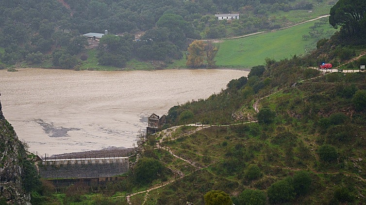 Montejaque dam water levels drop 20 metres as subsoil absorbs record flood