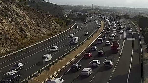 Collision between two vehicles causes five-kilometre tailbacks on the A-7 in Benalmádena