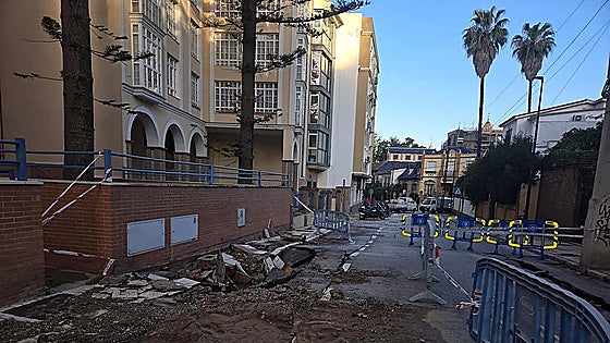 Malaga water supply network breakdown floods streets in Victoria area