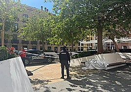 The National Police in Plaza de Camas in Malaga, where the body was discovered.