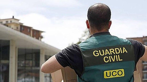 Mijas: heavy presence of Guardia Civil as villas raided and 12 arrests made
