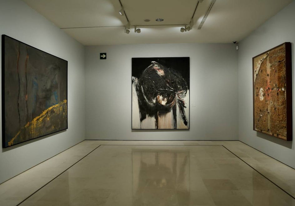 Canogar's large textured painting (in the background), between works by Broto and Guinovart.