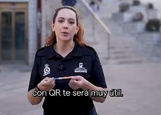 Malaga gives out bracelets for parents to easily locate their children during Holy Week