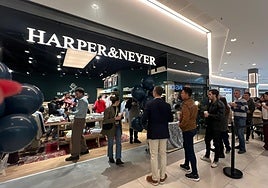 Image of the new Harper&Neyer clothing shop in the Velez shopping centre.