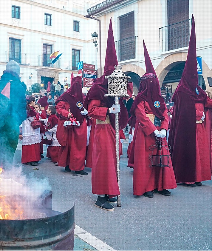 Imagen secundaria 2 - Brotherhoods take to the streets in Benalmádena, Mijas and Ronda.