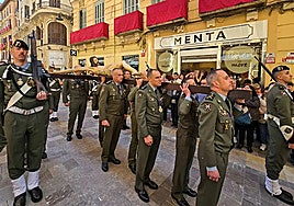 The Bripac parachute brigade carried the Santo Cristo de las Almas de los Ciegos on Tuesday morning.