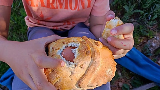 Cártama locals come together to keep the 'hornazos' tradition alive
