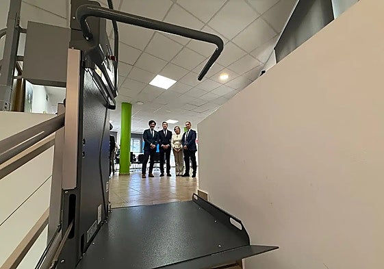 The new stairlift platform cost 18,000 euros.