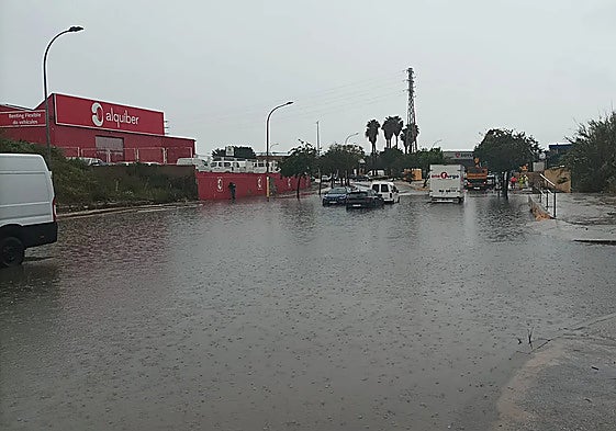 Photo of the flooded Calle César Vallejo in Malaga on Wednesday morning.