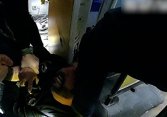 Watch video from the police intervention in Torremolinos in Spanish.