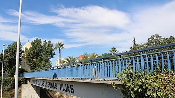 Mijas requests transport ministry to install suicide prevention measures on A-7 footbridges