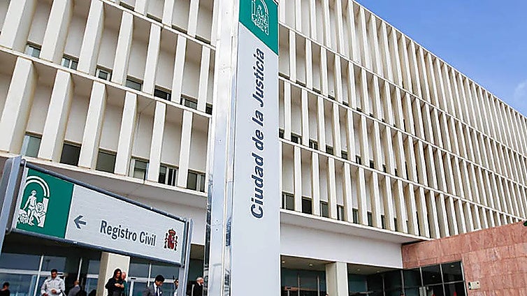 Benalmádena police officer faces 24 years in prison for alleged abuse of three underage nieces