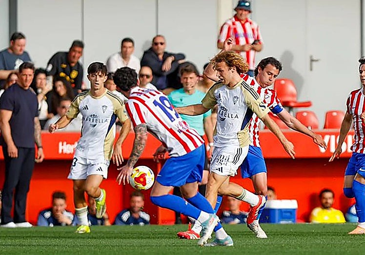 A congested midfield during Friday's clash in Madrid.