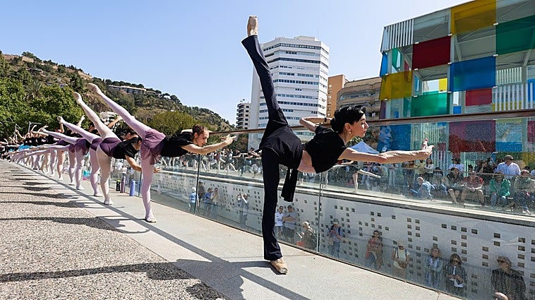 Malaga's port hosts 600 dancers in open-air ballet masterclass