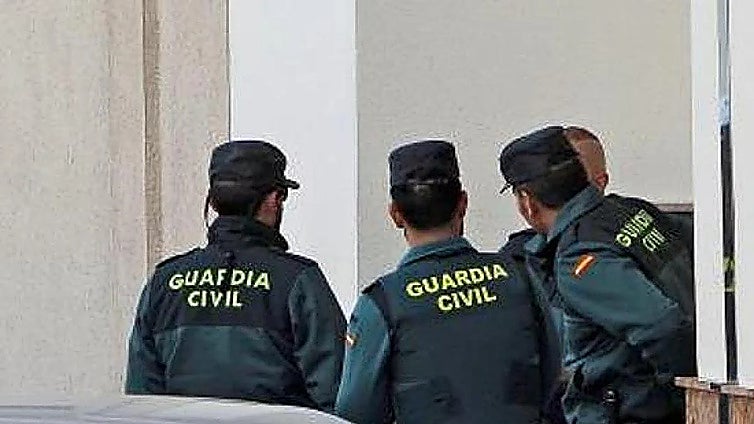 Mijas gender-based violence: woman escapes alleged assault by breaking bottle over man's head