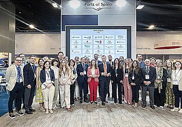 Group photo of the Malaga Port officials and tourism promoters in Miami.